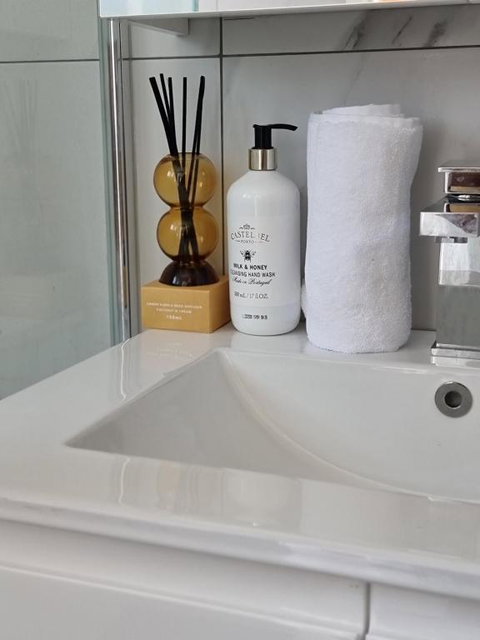 The Lux Guest House - Whitsundays Accommodation 2