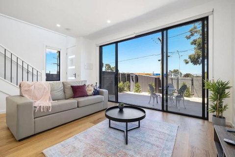 The Moorabbin Townhouse - Comfortable & Accessible - Whitsundays Accommodation 1