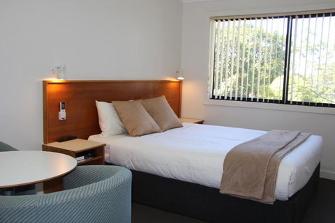 The Pioneer Way Motel - Whitsundays Accommodation 0