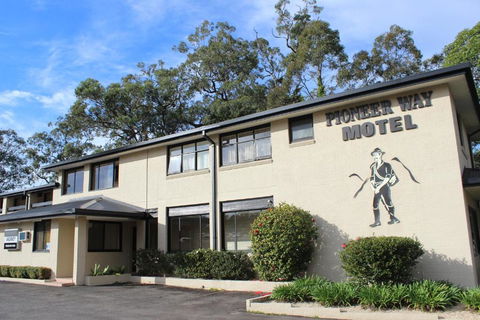 The Pioneer Way Motel - Whitsundays Accommodation 1