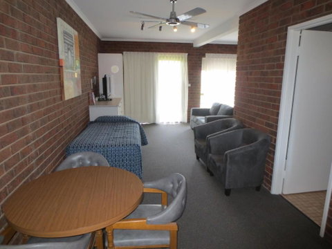 Tocumwal Golf Resort - Whitsundays Accommodation 2