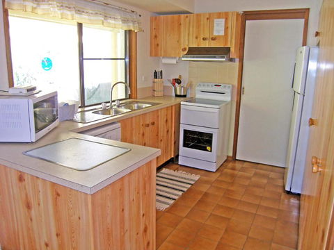 WARR4C - Home Away - Whitsundays Accommodation 1