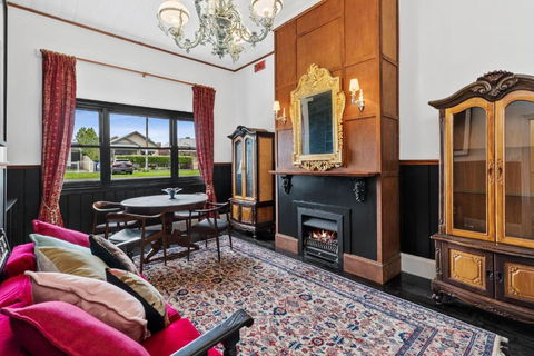 WARATAH At Queenscliff - Whitsundays Accommodation 0