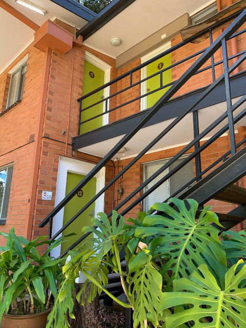 WARBURTON MOTEL - Where Mid-century Style Meets The Mountains - Whitsundays Accommodation 1