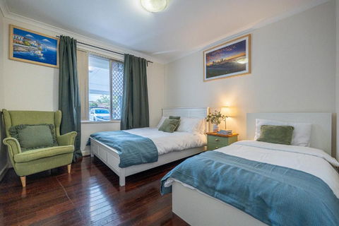 Warmth House Nr Airport 2rooms 5beds Yard N Parking - Whitsundays Accommodation 0