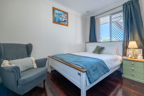 Warmth House Nr Airport 2rooms 5beds Yard N Parking - Whitsundays Accommodation 2