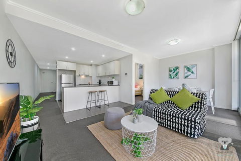 WARRICK FRAM 3 BEDS APT FREE PARKING WALK TO WESTFIELD CLOSE TO HOSPITAL NWF003 - Whitsundays Accommodation 0