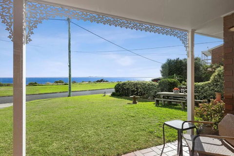 WATERFRONT - BAY VIEWS - Edgewater Springs - Whitsundays Accommodation 1