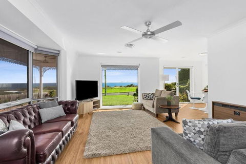 WATERFRONT - BAY VIEWS - Edgewater Springs - Whitsundays Accommodation 0