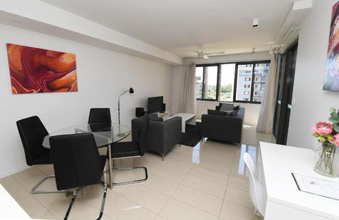WATERFRONT DARWIN TROPICAL DELIGHT - Whitsundays Accommodation 2