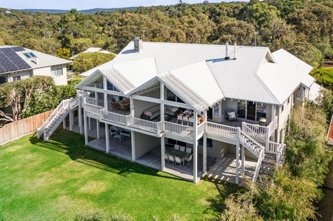 WATERFRONT - Whitsundays Accommodation 1