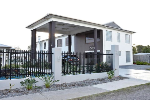 Western Downs Motor Inn - Whitsundays Accommodation 0