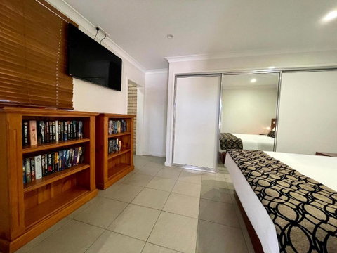 Western Heritage Motor Inn - Whitsundays Accommodation 3