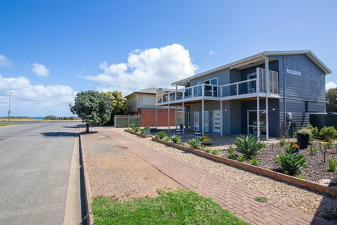 Xanadu - Aldinga Beach - C21 SouthCoast Holidays - Whitsundays Accommodation 1