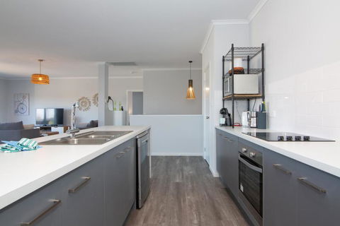 Xanadu - Aldinga Beach - C21 SouthCoast Holidays - Whitsundays Accommodation 3