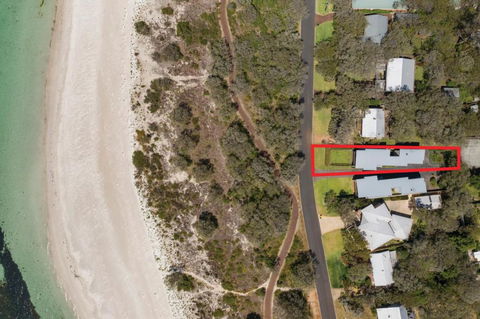 XYZ Holiday Home - Whitsundays Accommodation 0