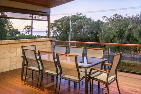 XYZ Holiday Home - Whitsundays Accommodation 3