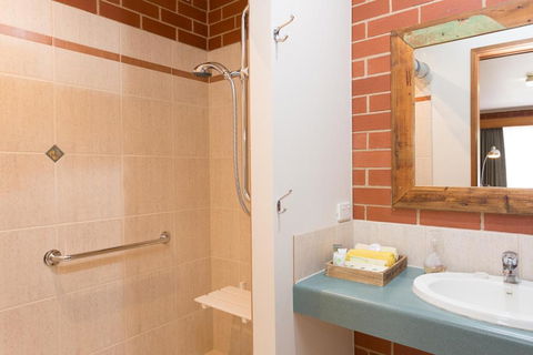 Yackandandah Central - Whitsundays Accommodation 3