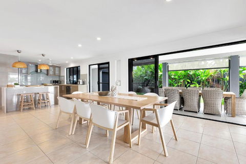 YALLA24-Luxury Resort Style Home - Whitsundays Accommodation 3