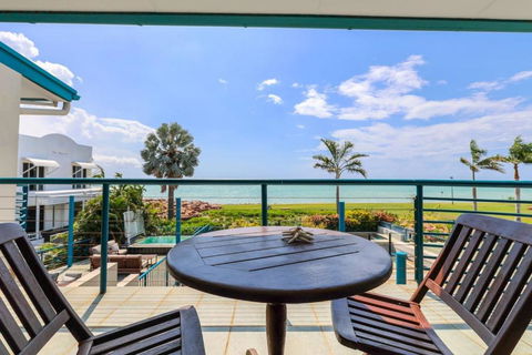 Absolute Beachfront Bliss-Best Location In Darwin - Whitsundays Accommodation 2