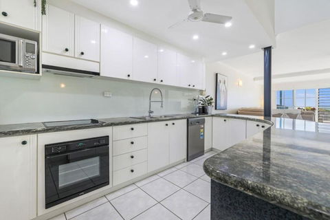Absolute Beachfront Bliss-Best Location In Darwin - Whitsundays Accommodation 4