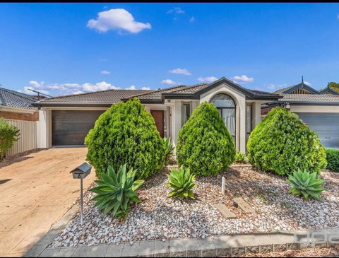 Yay! Enjoy An Entire House - Quiet, Spacious And Beautiful Stay In Melbourne - Whitsundays Accommodation 0