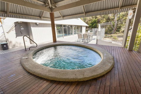 Amphion - Waterfront Retreat - Whitsundays Accommodation 4