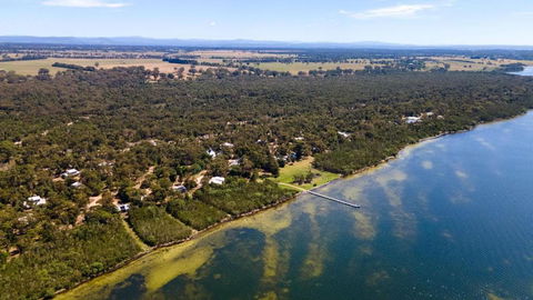 Amphion - Waterfront Retreat - Whitsundays Accommodation 3