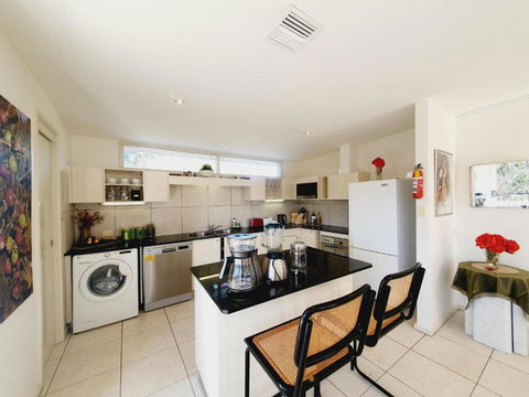 Yarralumla Sunny&open&comfy 3B&2B Home Near By A Lake And Shopping Centre - Whitsundays Accommodation 2