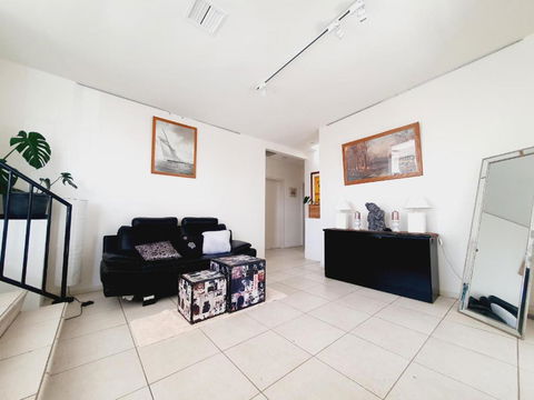Yarralumla Sunny&open&comfy 3B&2B Home Near By A Lake And Shopping Centre - Whitsundays Accommodation 3