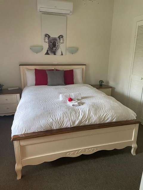 Yea River Cottage - Whitsundays Accommodation 2