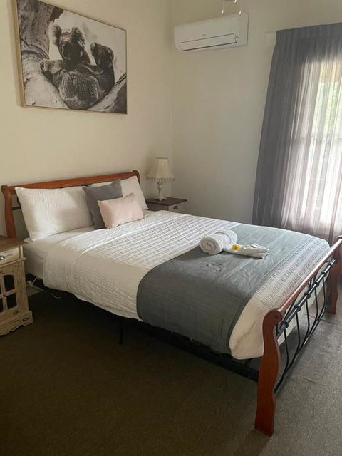 Yea River Cottage - Whitsundays Accommodation 1