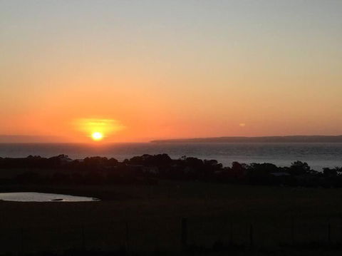 YOLO- Beach-house Views, Near Penguins, Nbn! - Whitsundays Accommodation 3