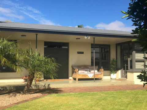 Zen On Tennyson - Whitsundays Accommodation 0