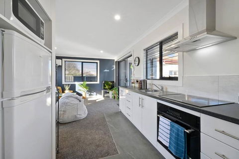 Zoo Villas: Villa Giraffe - Central Wynyard - Whitsundays Accommodation 1
